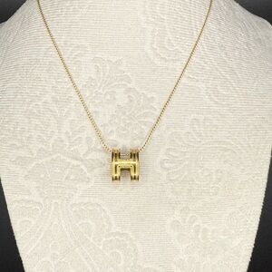 Gold Pendant Necklace